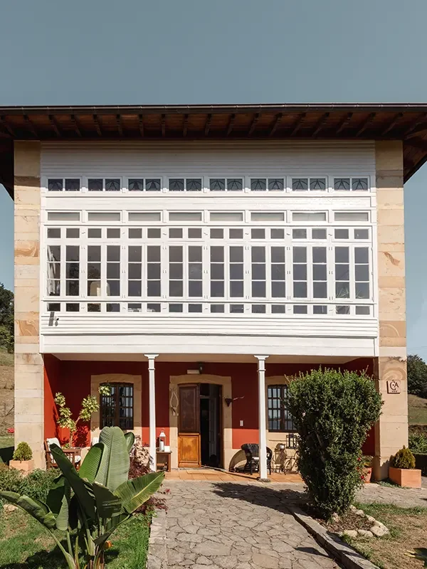 Fachada principal de Casona de Indias Hotel rural en Asturias